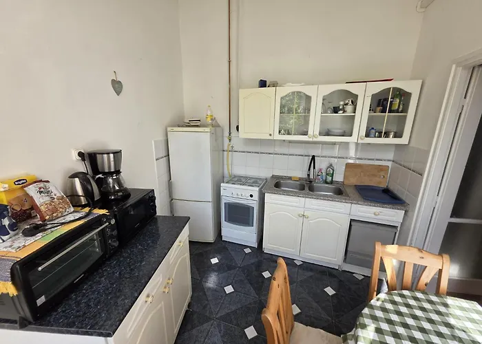 Location In Budapest! شقة *